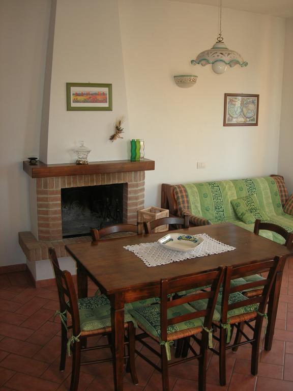 Agriturismo La Valle Del Sole Castiglione dʼOrcia Rum bild