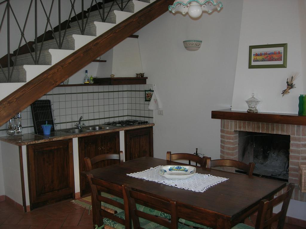 Agriturismo La Valle Del Sole Castiglione dʼOrcia Rum bild